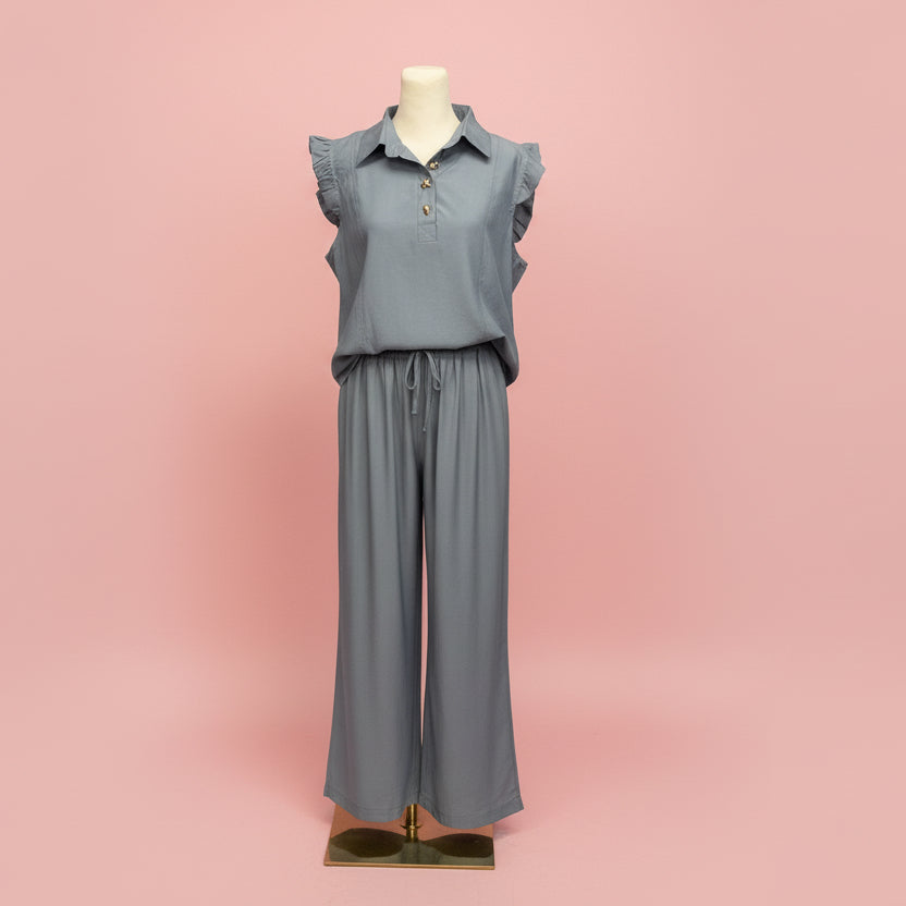 Mannequin wearing a gray sleeveless top and wide-leg pants on a pink background