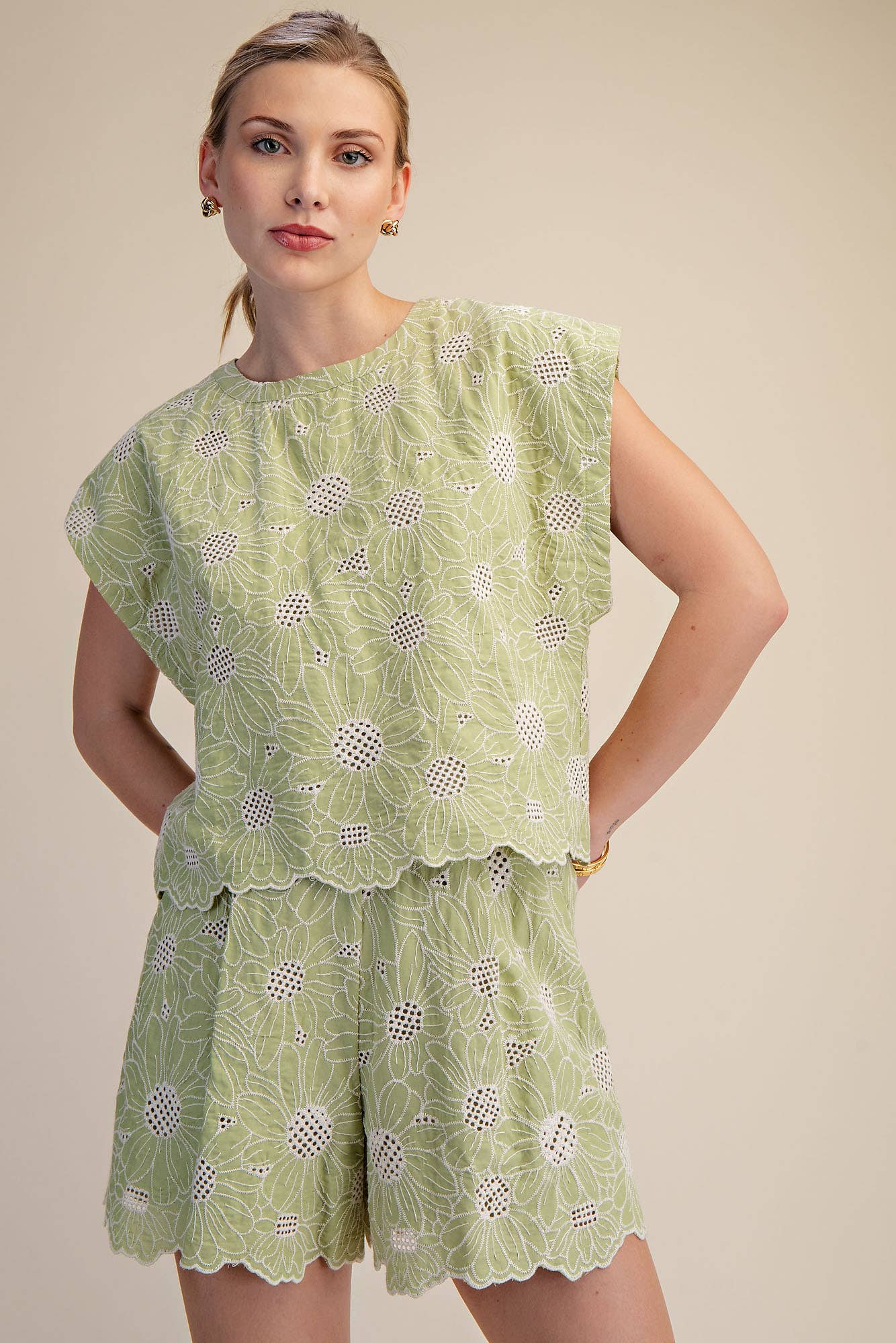 Round Neck Short Sleeve Scallop Hem Embroidery Top