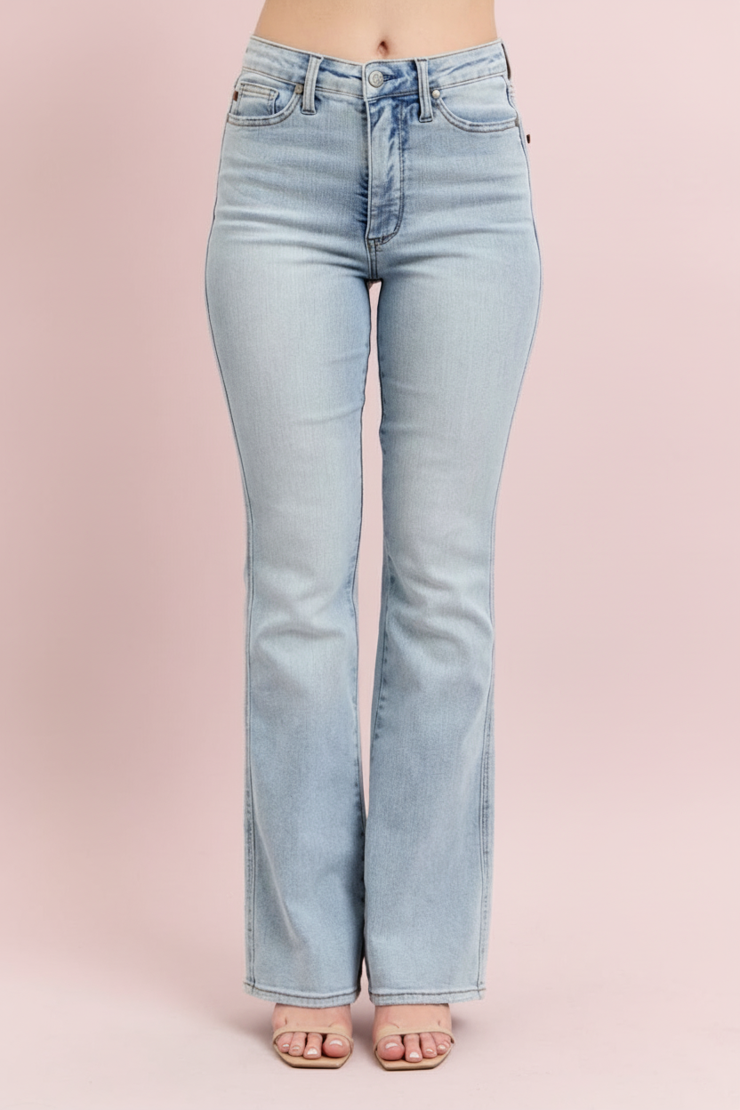 Judy Blue Light Wash Tummy Control Jean