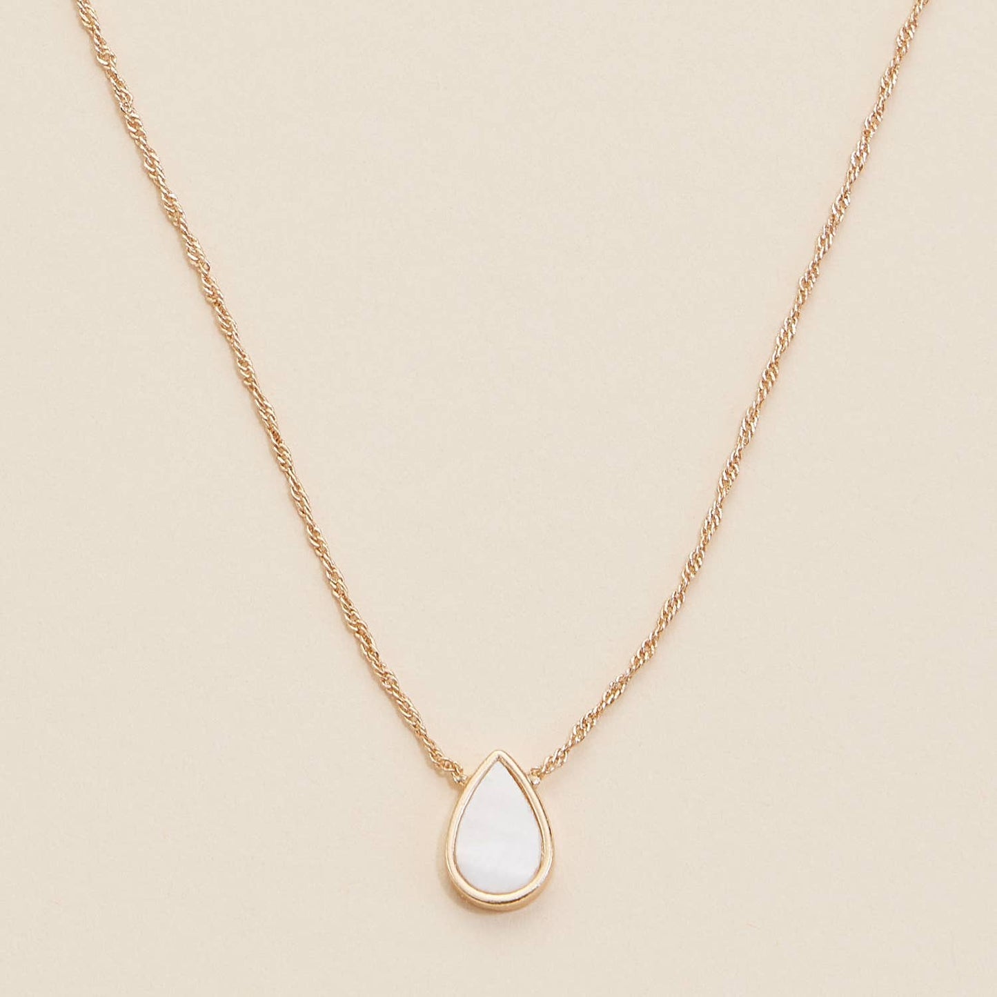 Tear Drop Shell Charm Short Necklace