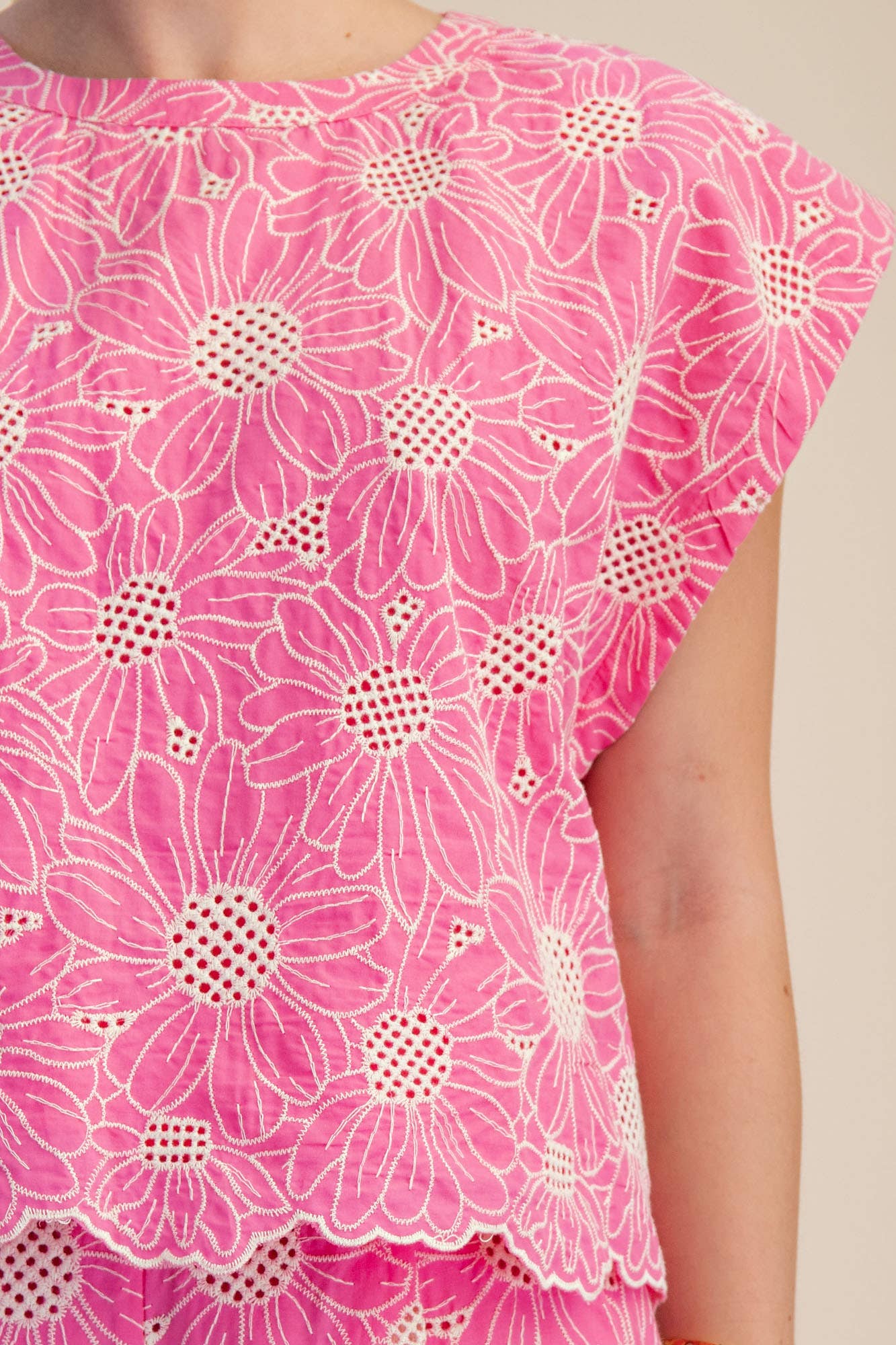 Round Neck Short Sleeve Scallop Hem Embroidery Top