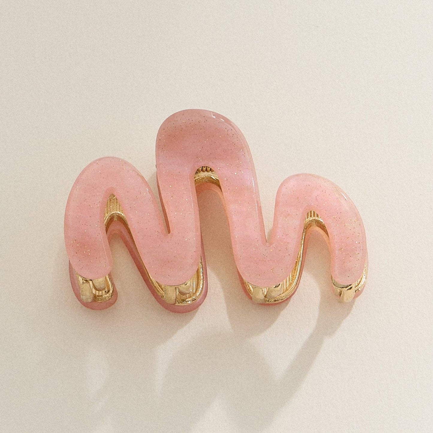 Matte Wavy Claw Clip with Gold Detailing – Small Hair Clip for Half-Up Styles